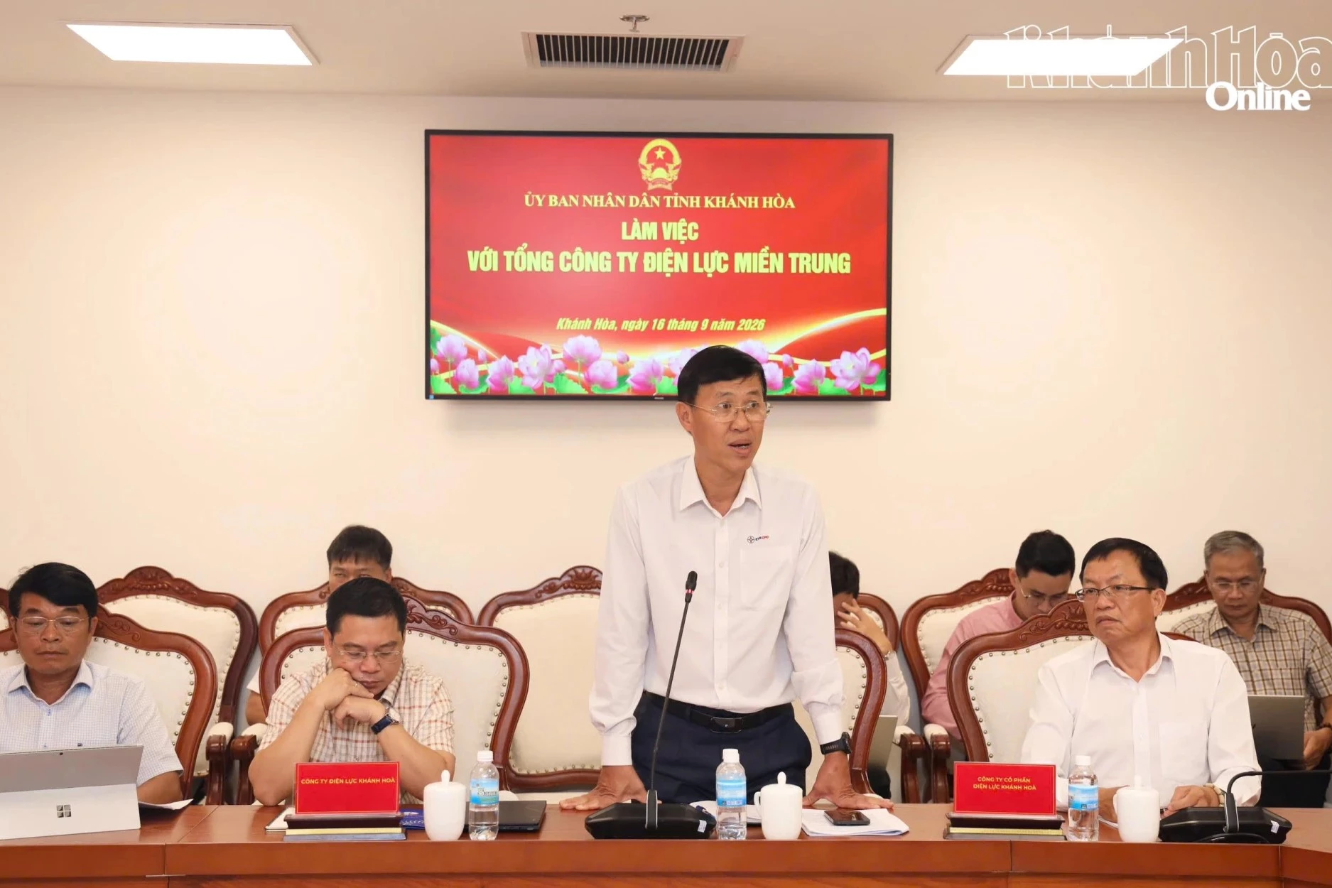 Lãnh đạo Công ty Cổ phần Điện lực Khánh Hòa phát biểu tại buổi làm việc.