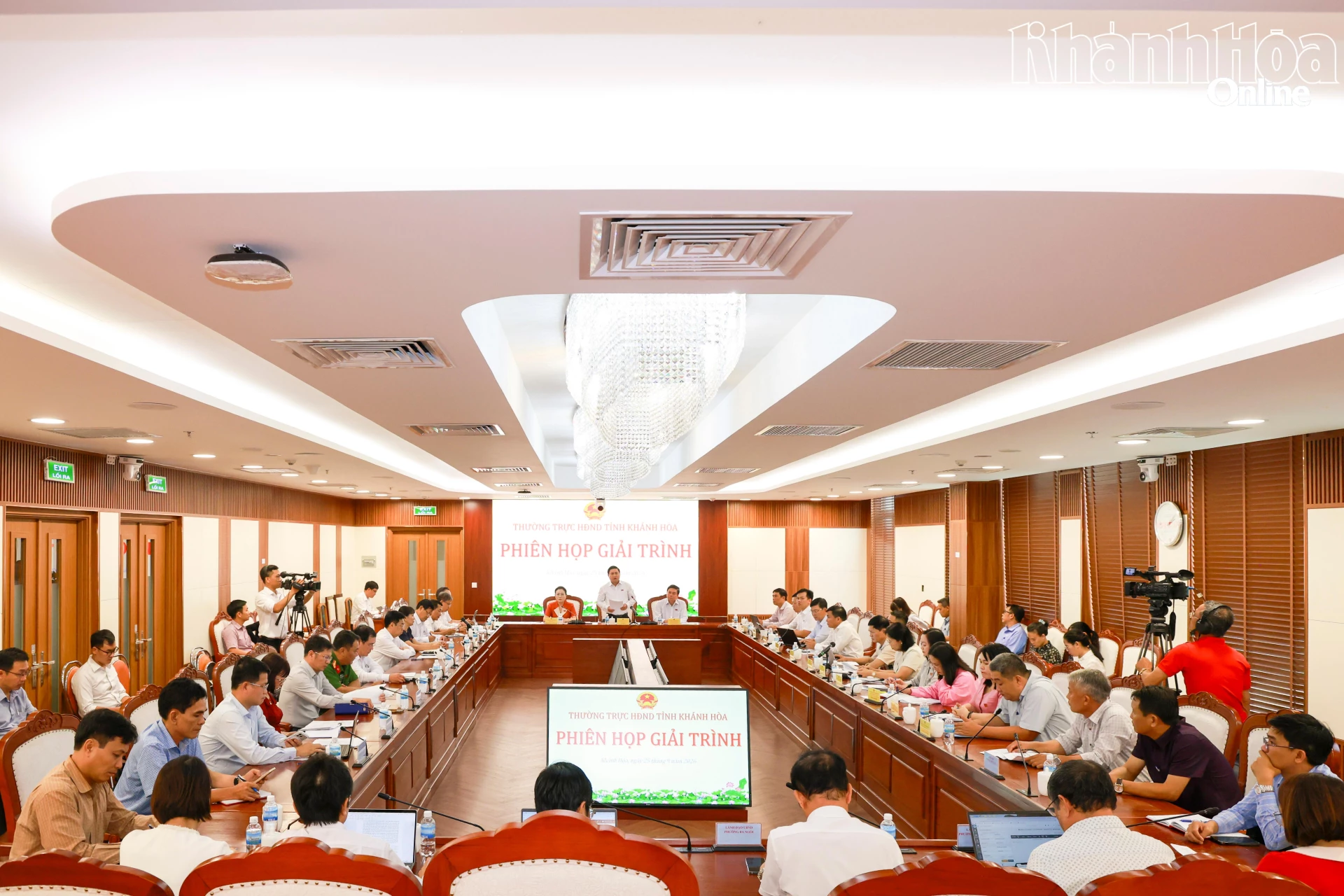 Đồng chí Lâm Đông phát biểu bế mạc phiên họp.