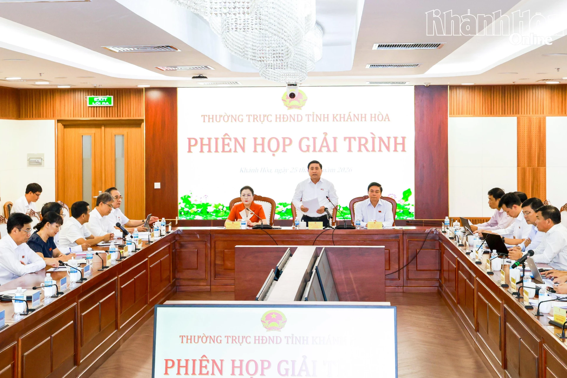 Quang cảnh tại Phiên họp giải trình tại Phiên họp Thường trực HĐND tỉnh Khánh Hòa.