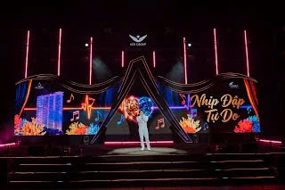 Dàn nghệ sĩ trẻ như Hoàng Tôn, Vicky Nhung… mang tới nguồn năng lượng trẻ trung, phóng khoáng cho đêm concert.