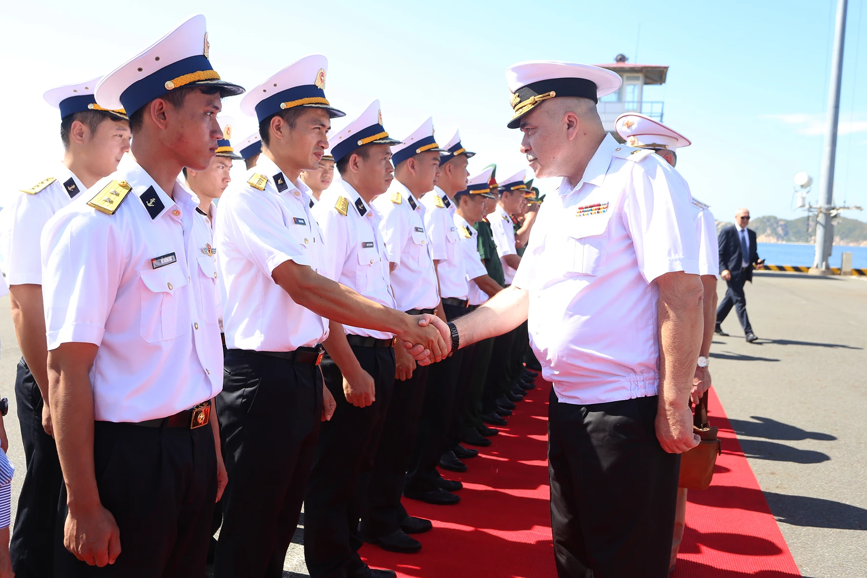 Đoàn Hải quân Việt Nam đón đoàn Tàu huấn luyện Perekop.