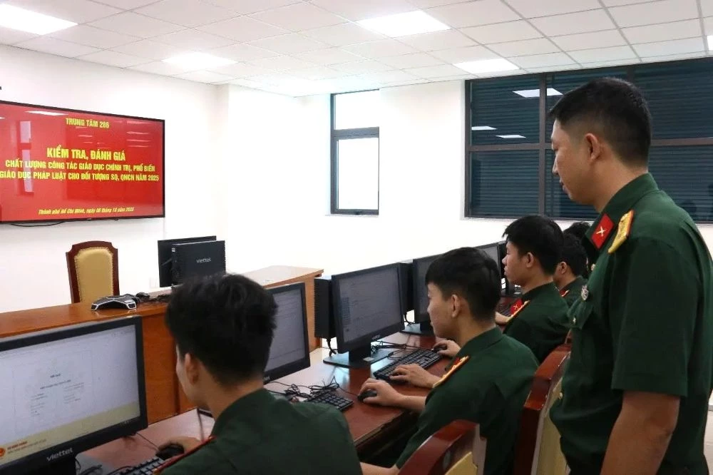 Kiểm tra chất lượng công tác giáo dục chính trị tại Trung tâm 286, Bộ tư lệnh 86_Ảnh: cuuchienbinh.vn