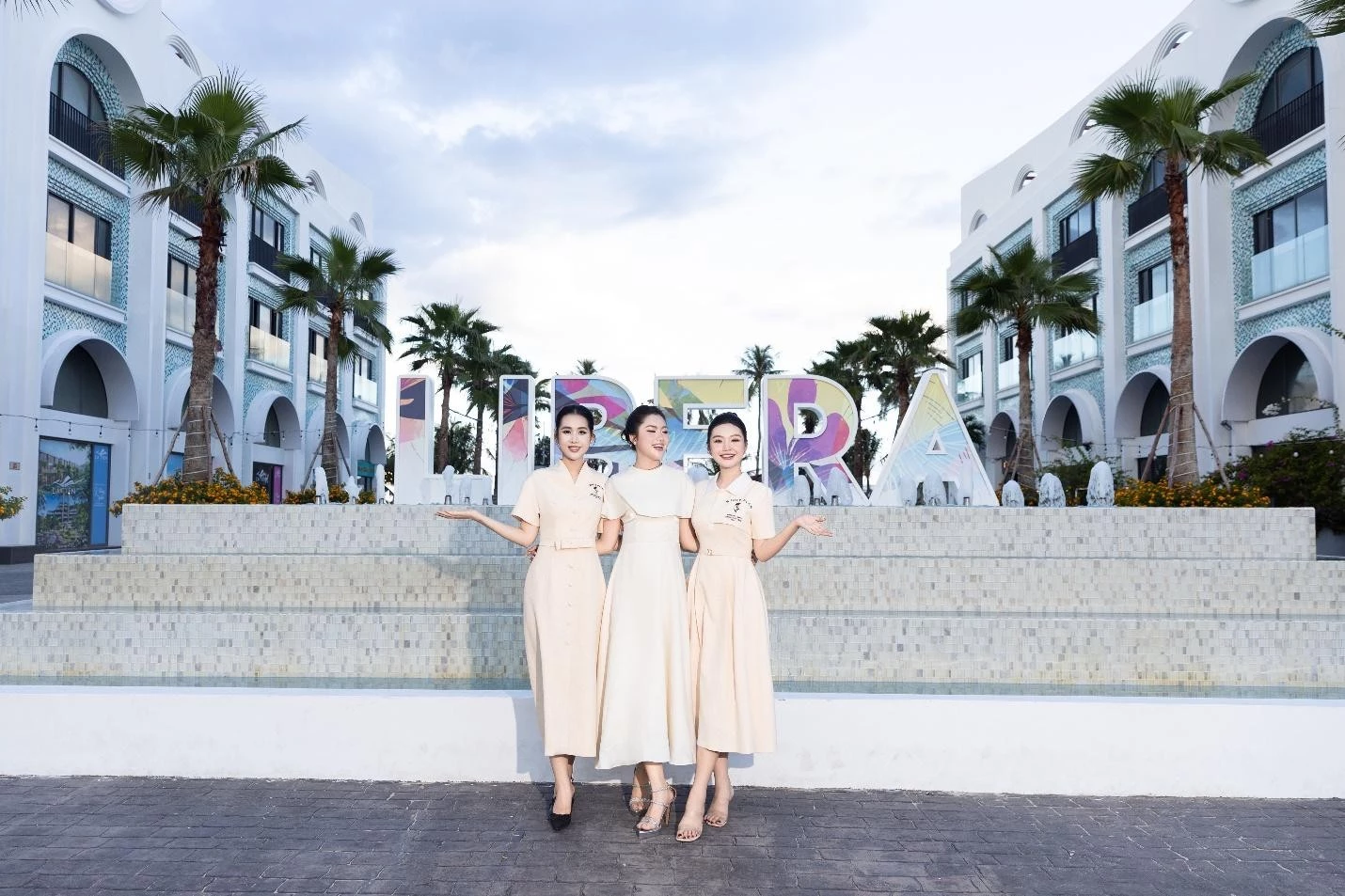 Top 3 Miss World Vietnam 2025 giữa không gian nghỉ dưỡng tại Libera Nha Trang.