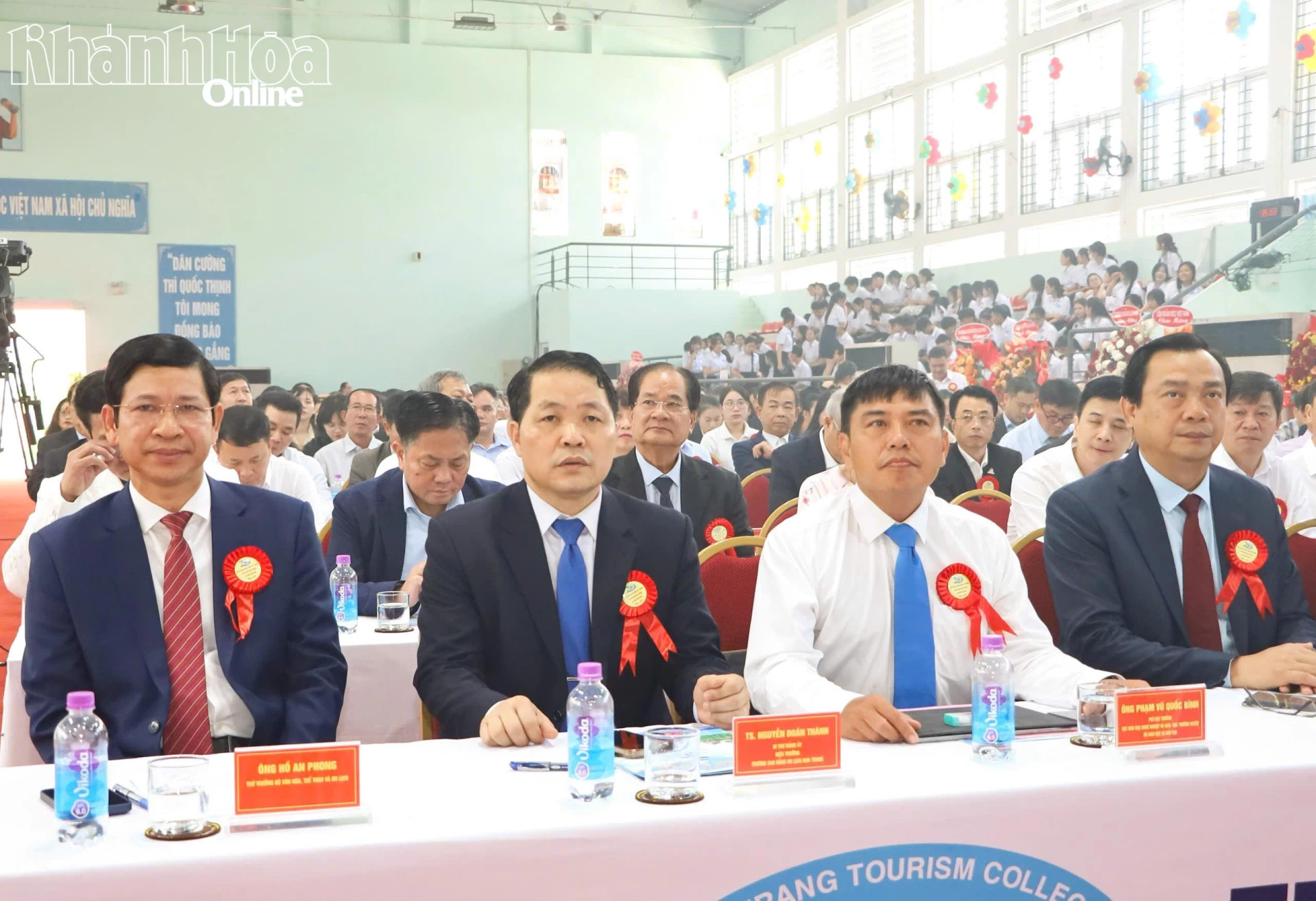 Thứ trưởng Bộ Văn hóa, Thể thao và Du lịch Hồ An Phong và các đại biểu tham dự lễ kỷ niệm.