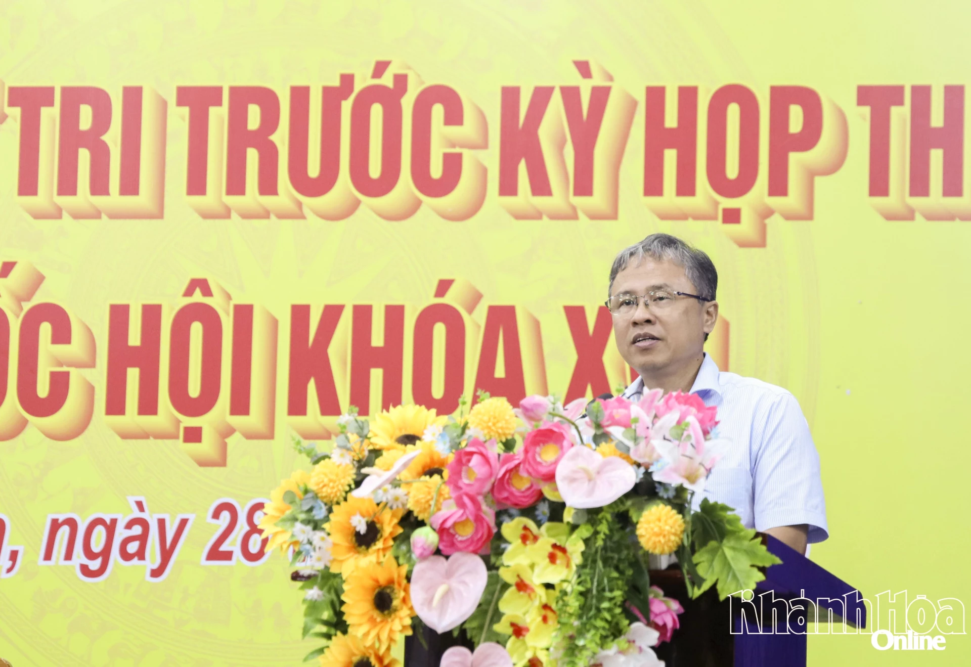 Đồng chí Trần Hòa Nam phát biểu tại buổi tiếp xúc cử tri.