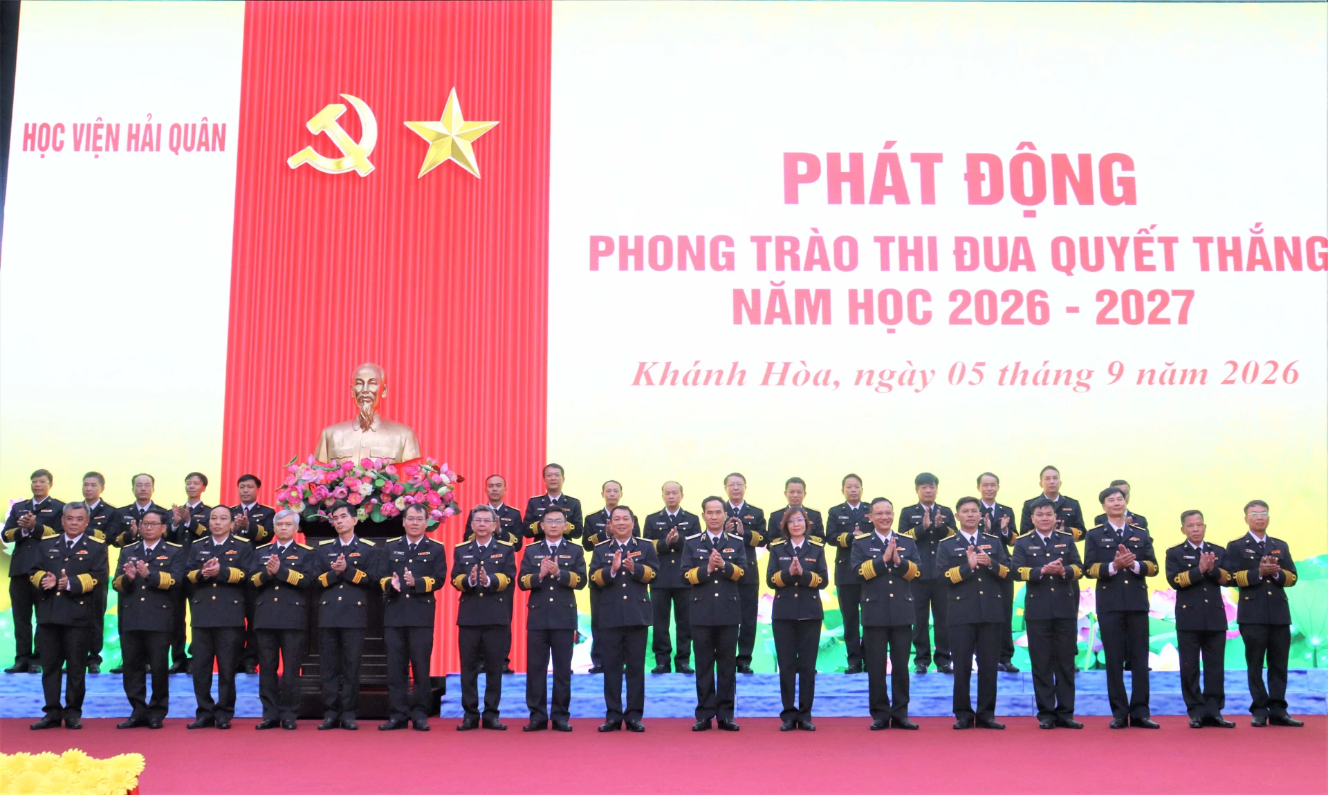 Đại biểu cơ quan, khoa, đơn vị phát động Phong trào thi đua Quyết thắng năm học 2026 - 2027.