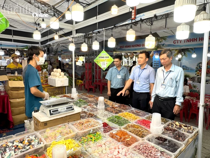 Thức ăn đường phố: Tiện lợi phải đi đôi với an toàn