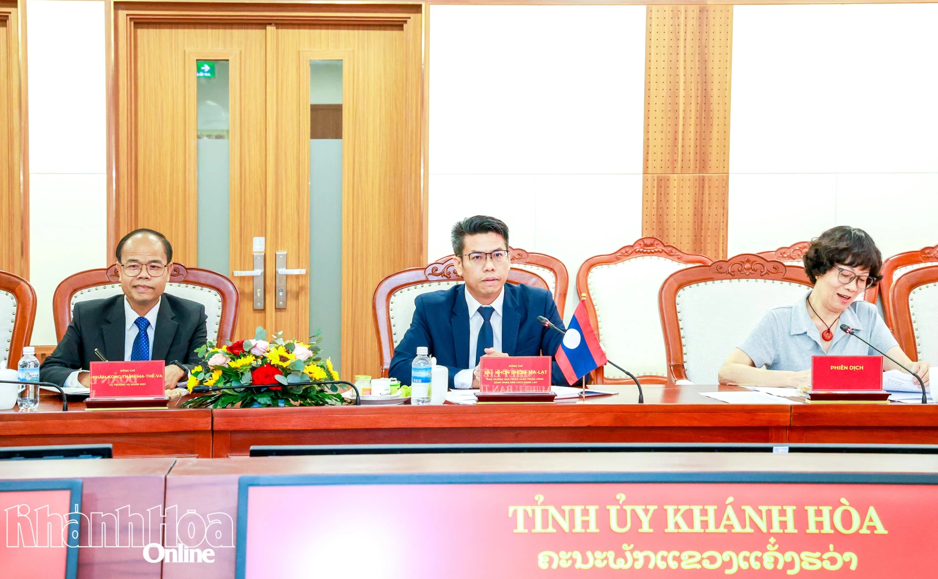 Ông Sakhone Phommalath phát biểu tại buổi làm việc.