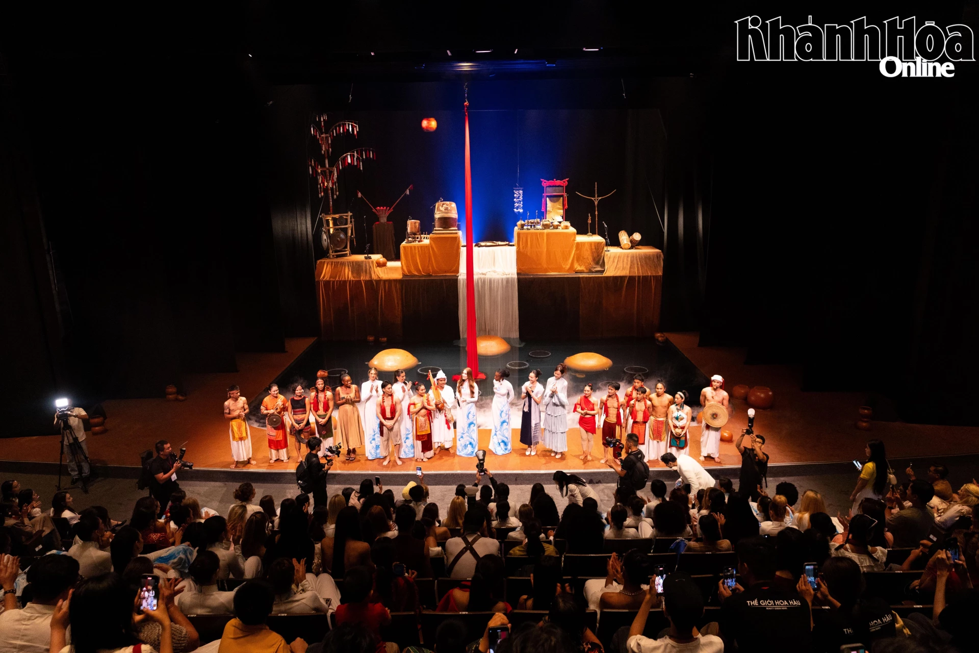 Miss World 2026 contestants join the cast on stage