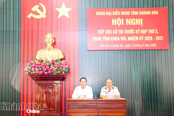Phó Bí thư Thường trực Tỉnh ủy Hồ Xuân Trường tiếp xúc cử tri đặc khu Trường Sa