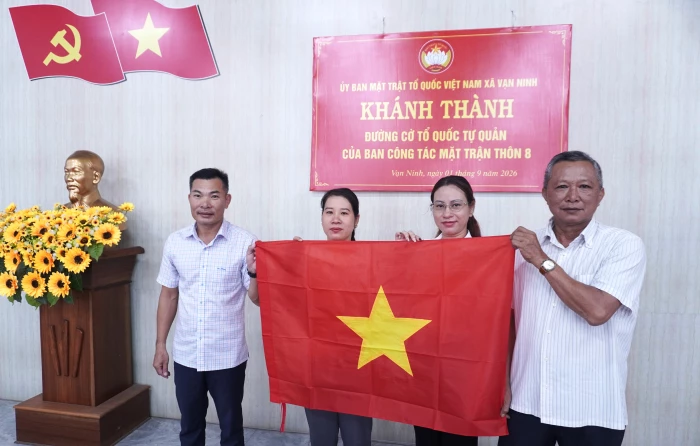 Xã Vạn Ninh khánh thành công trình tuyến đường cờ Tổ quốc
