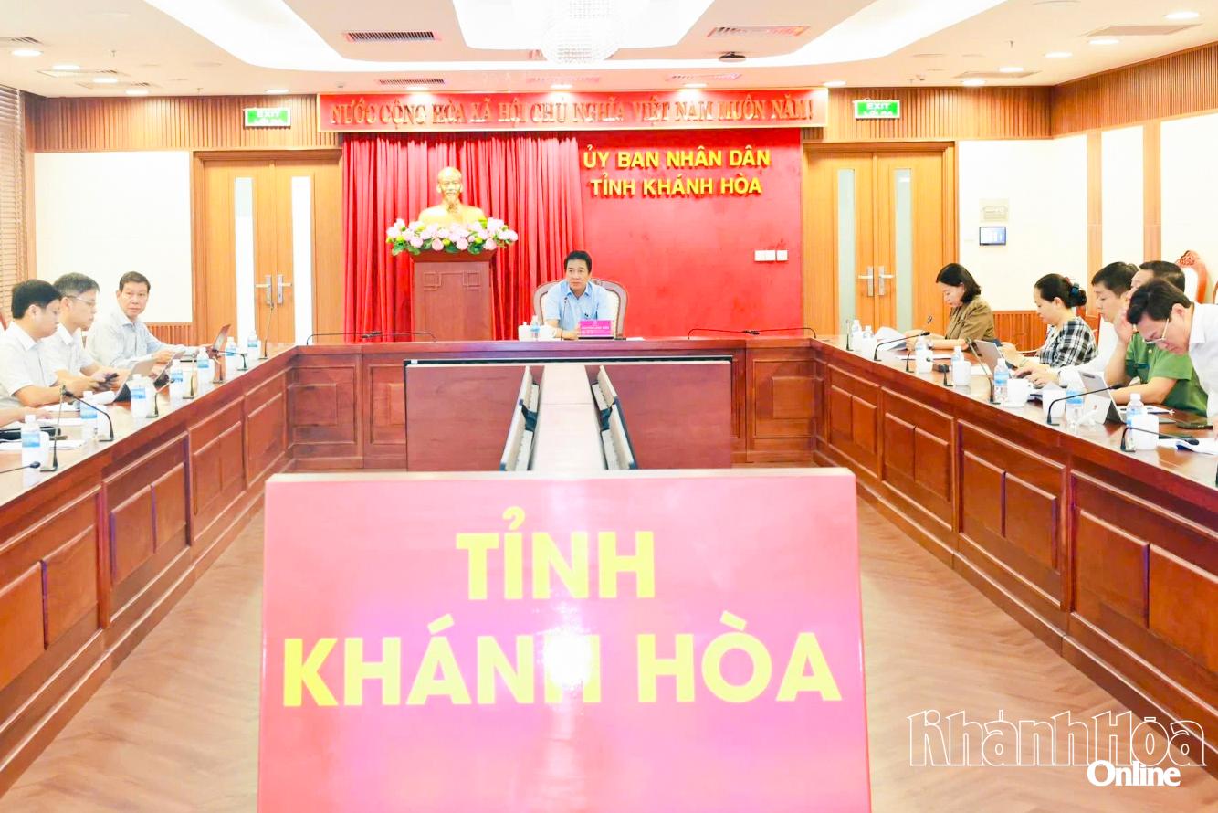 Quang cảnh cuộc họp.