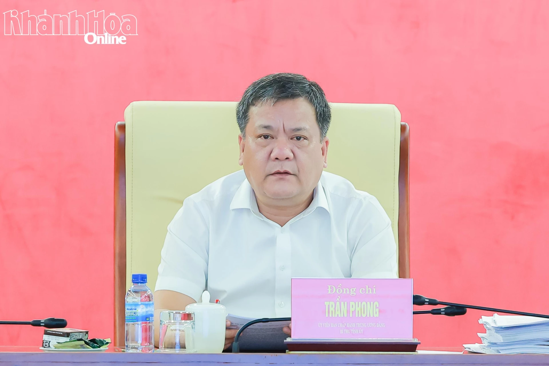 Đồng chí Trần Phong phát biểu ý kiến tại hội nghị.