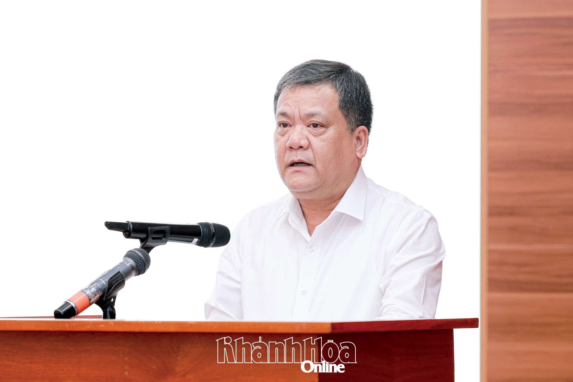 Đồng chí Bí thư Tỉnh ủy Trần Phong quán triệt nội dung hội nghị.