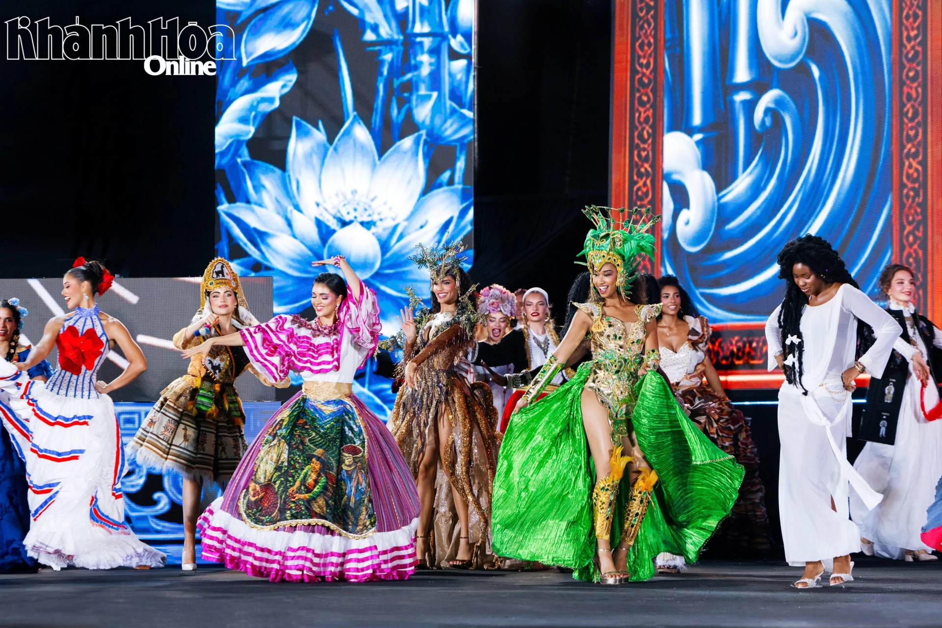 Contestants from the Americas & Caribbean showcase colorful national costumes and attractive dances

