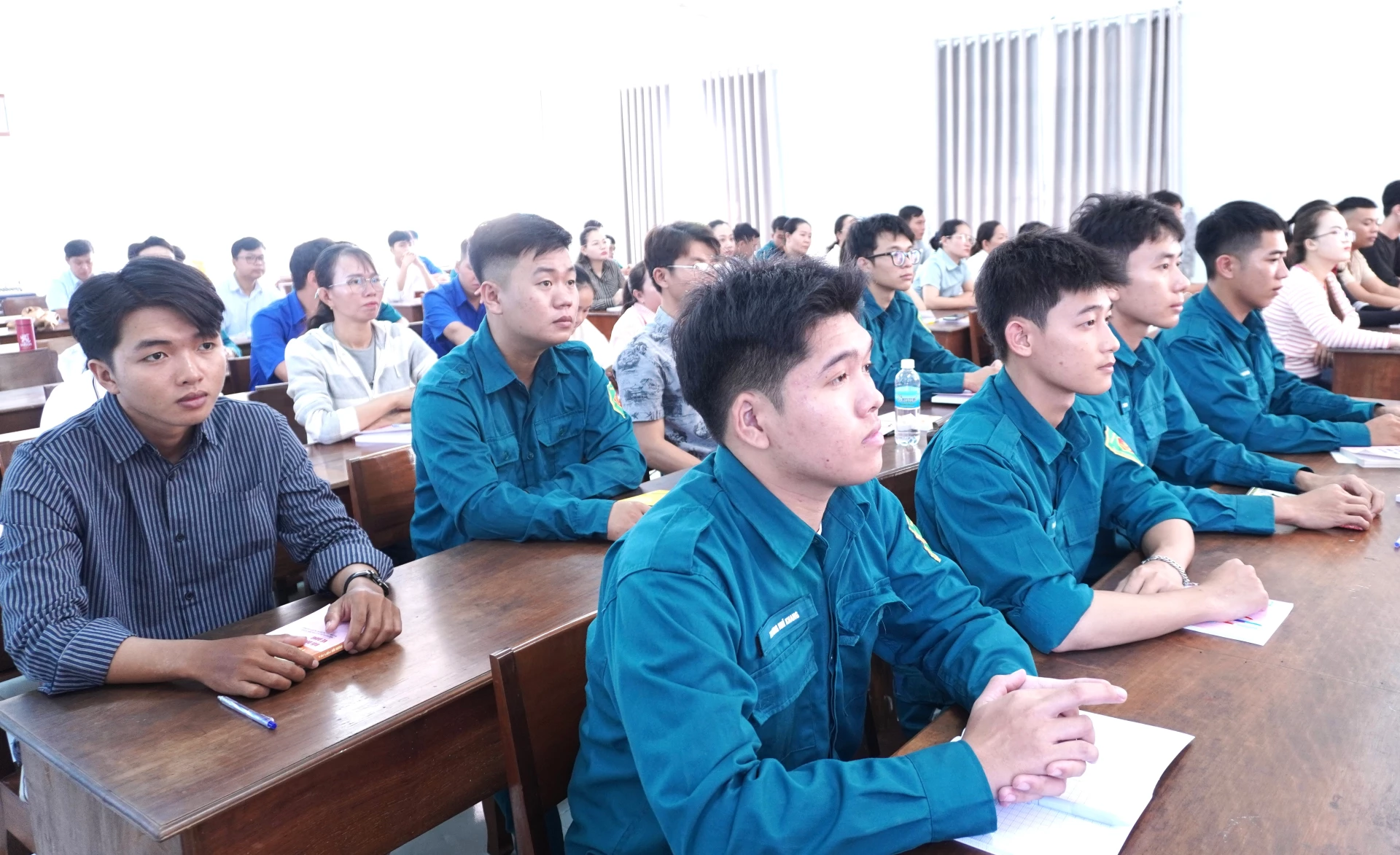 Các học viên tham dự lớp bồi dưỡng.