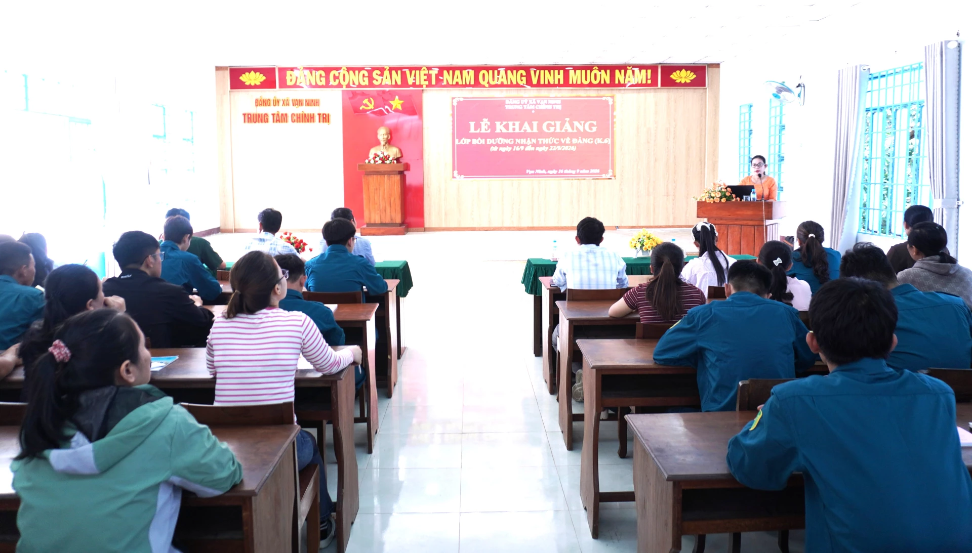 Quang cảnh tại lễ khai giảng.