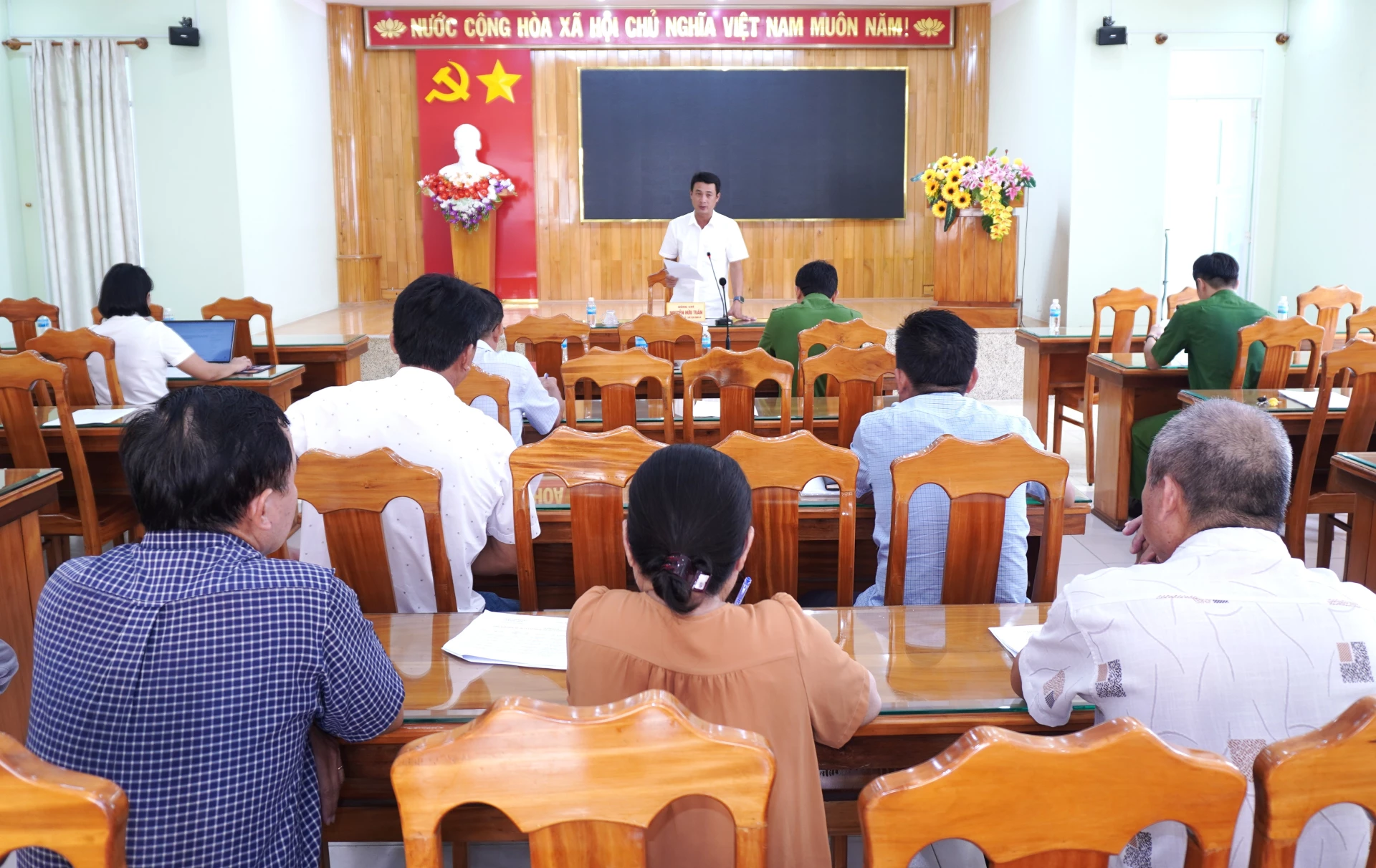 Quang cảnh cuộc họp.