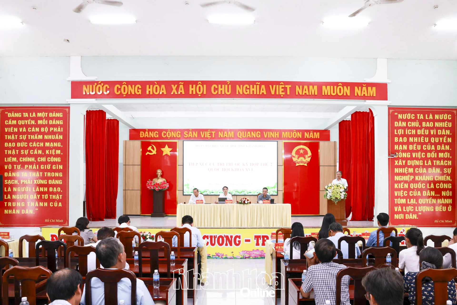 Quang cảnh buổi tiếp xúc.