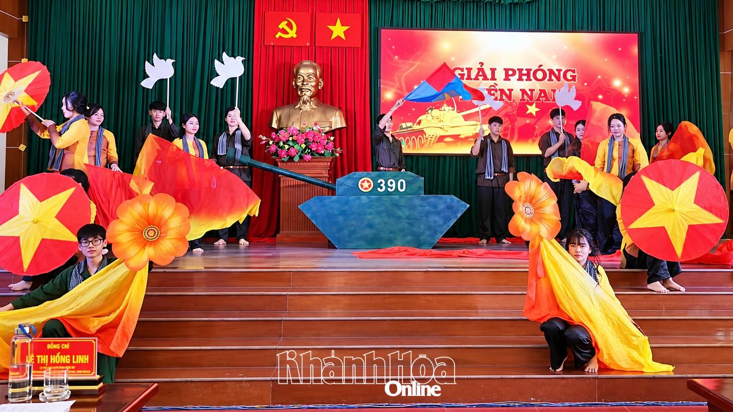 Tiết mục hát múa : Khúc tráng ca ngày hòa bình