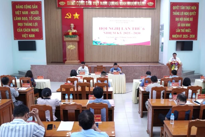 Hội nghị Đảng ủy xã Vạn Ninh lần thứ 6