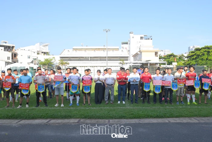 Khai mạc Giải Vô địch bóng đá các câu lạc bộ phường Nha Trang mở rộng