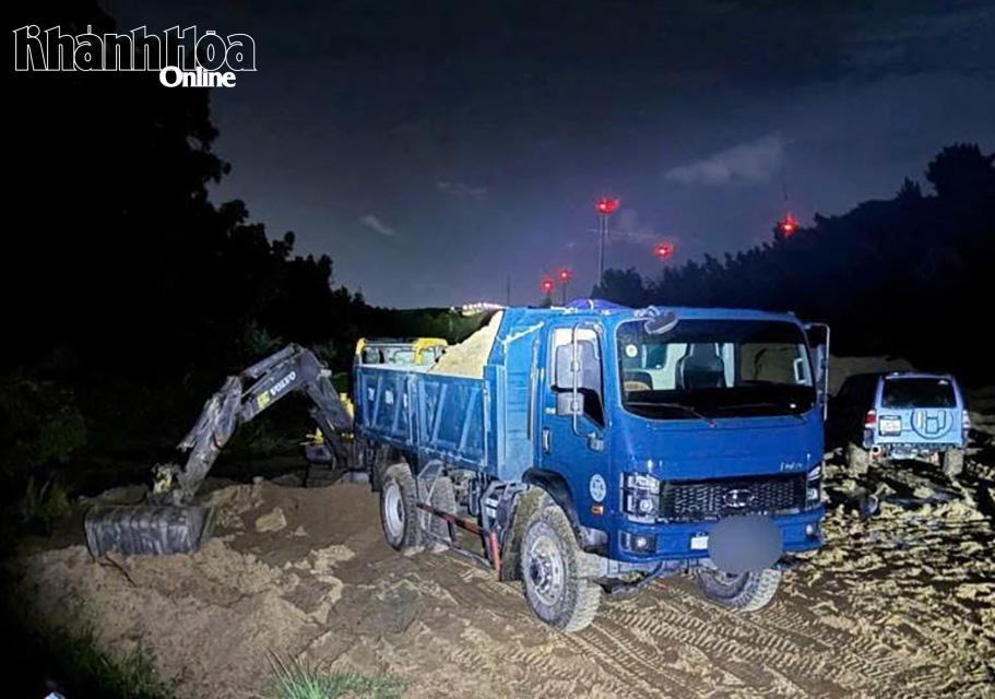 Các phương tiện và trường hợp có liên quan đến hoạt động khai thác, vận chuyển khoáng sản trái quy định.