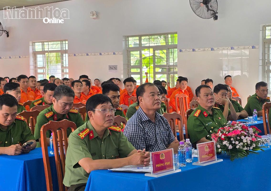 Đại tá Nguyễn Mậu An và các đại biểu tham dự tại hội nghị.