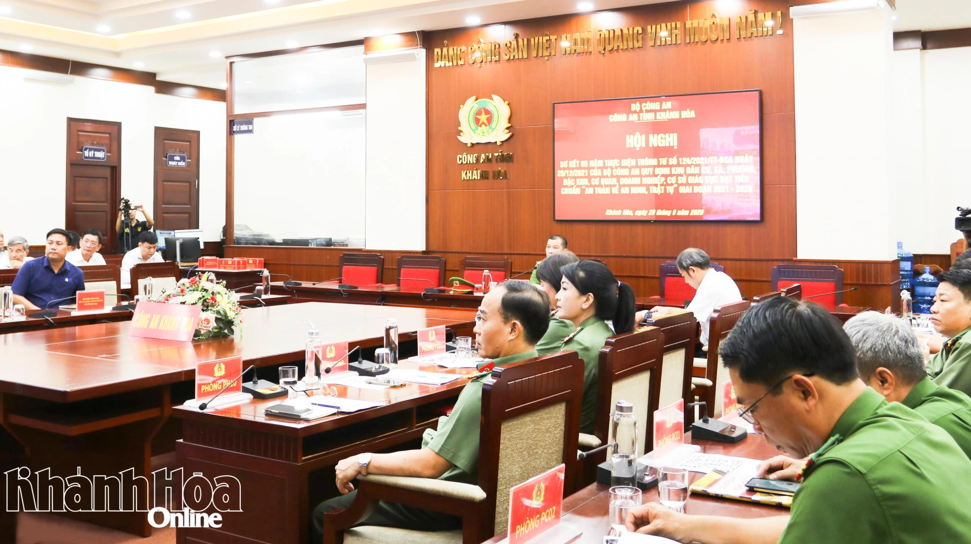Các đại biểu tham dự hội nghị tại điểm cầu Công an tỉnh Khánh Hòa. 
