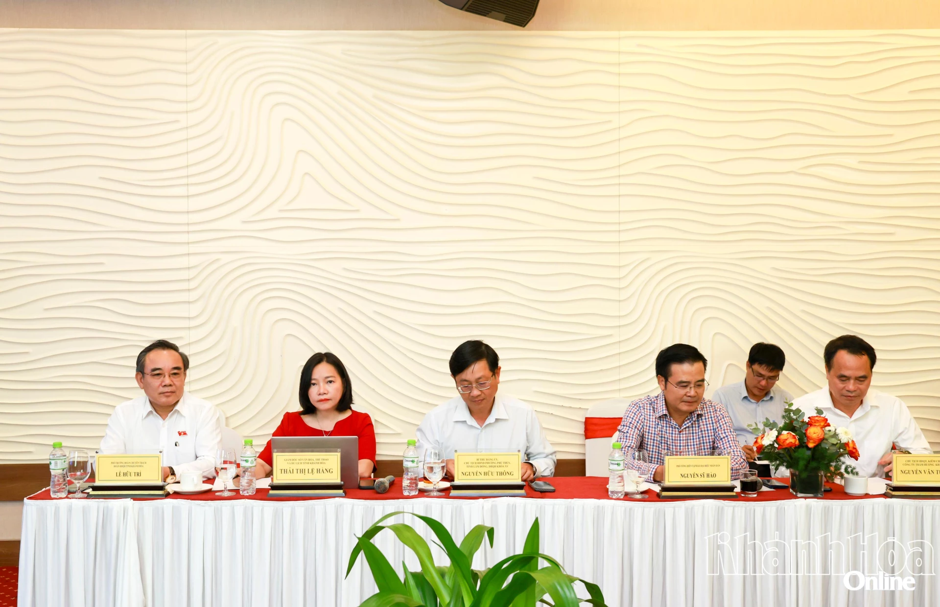 Các đại biểu tham dự buổi tọa đàm