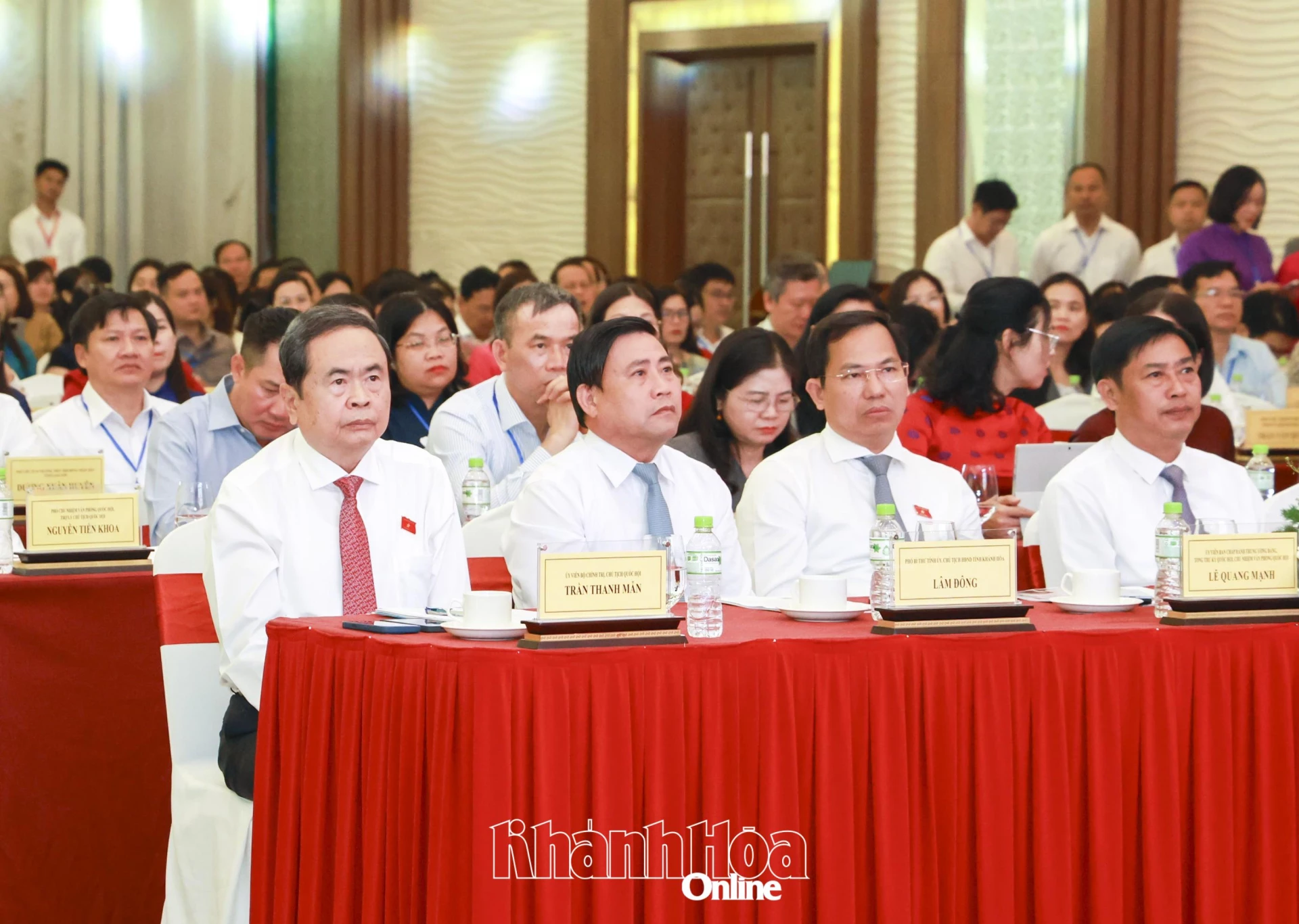 Các đồng chí: Trần Thanh Mẫn, Lê Quang Mạnh, Nguyễn Hữu Đông, Lâm Đông cùng các đại biểu dự hội nghị. 