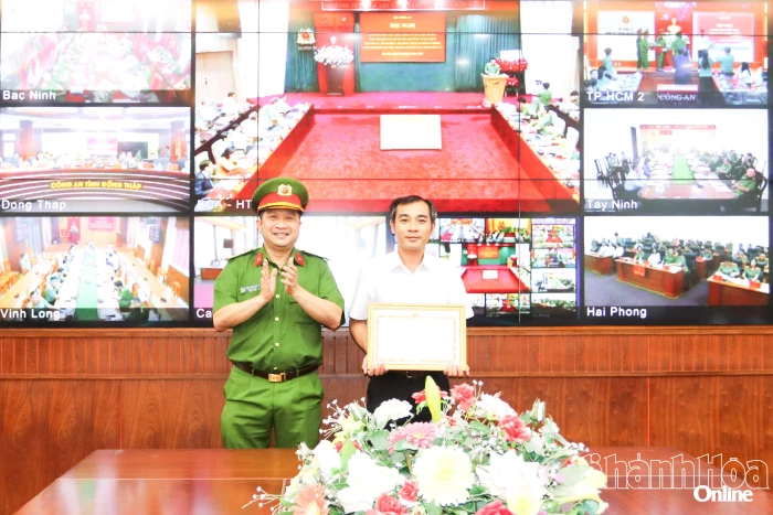 Xây dựng xã, phường, cơ quan, doanh nghiệp đạt chuẩn an toàn về an ninh, trật tự