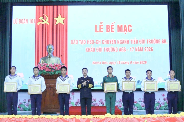 Lữ đoàn 101 bế mạc đào tạo hạ sĩ quan - chỉ huy khóa 49