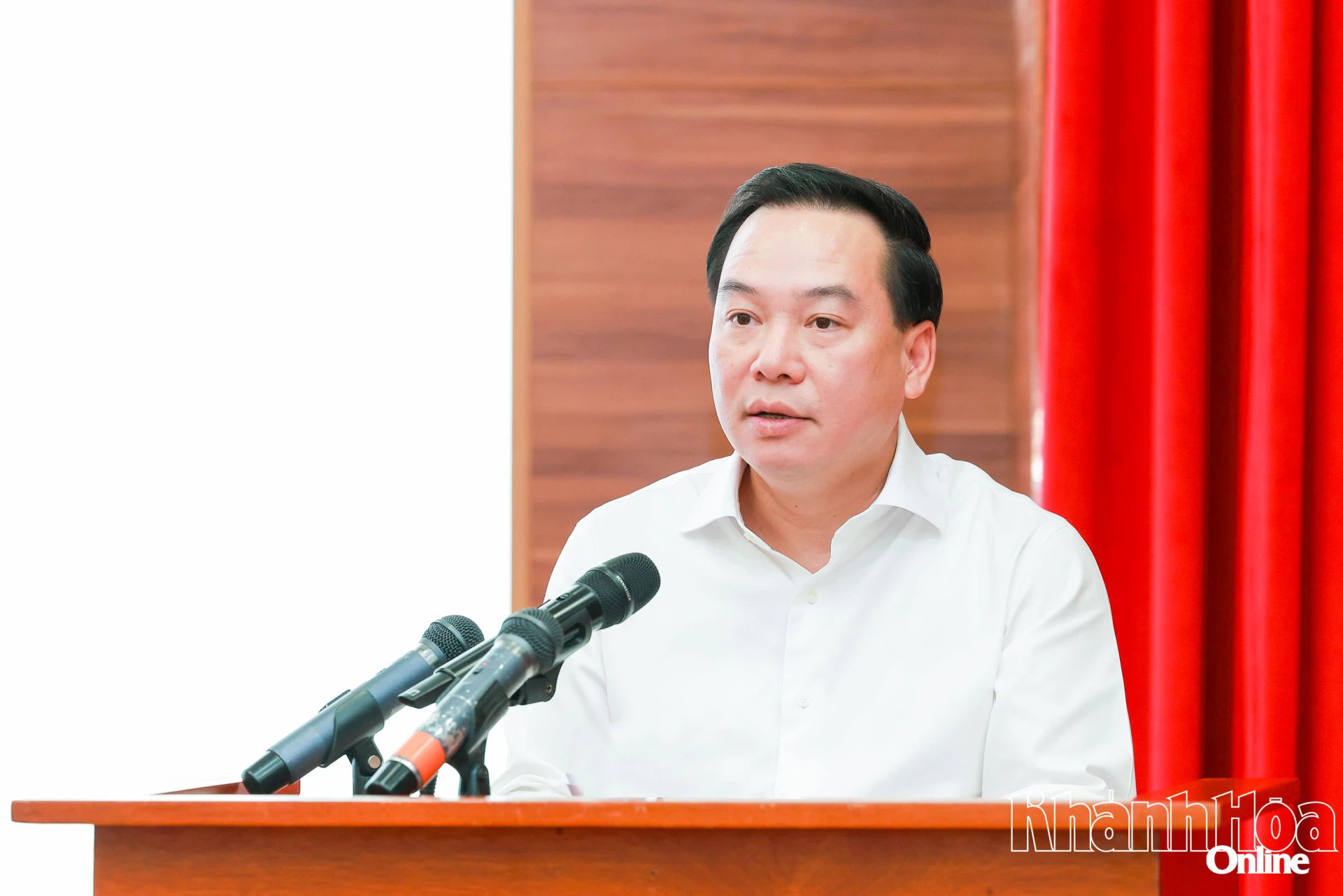 Đồng chí Hồ Xuân Trường thông qua dự thảo Nghị quyết Hội nghị.