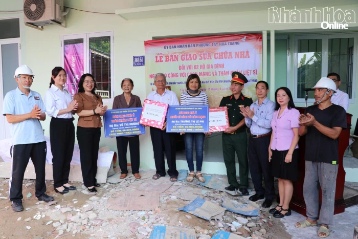Phường Tây Nha Trang bàn giao nhà sửa chữa cho 2 gia đình người có công với cách mạng