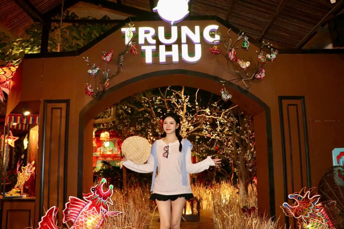 Những góc Trung thu hút giới trẻ ở Nha Trang