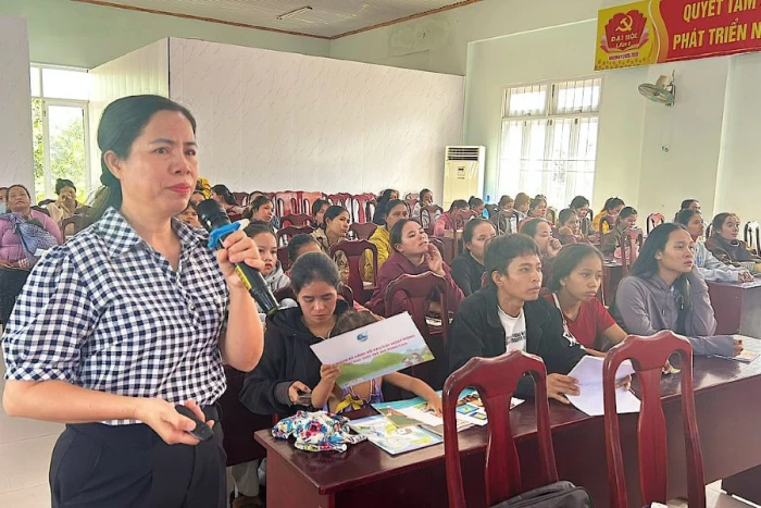 Hơn 80 hội viên, phụ nữ xã Đông Khánh Sơn được tập huấn công tác bảo vệ môi trường 