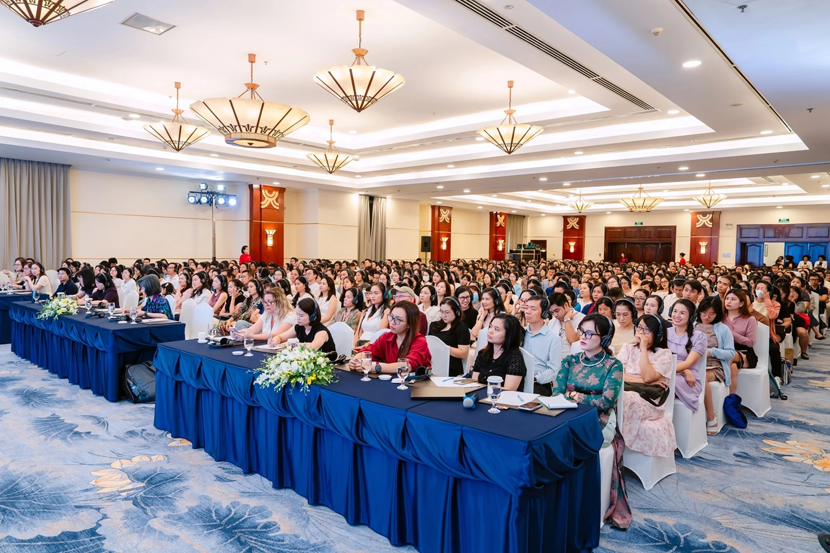 Hơn 1.000 phụ huynh tại TP.HCM tham dự hai hội thảo Learning Lens 02 do Vinschool tổ chức cùng nhà tâm lý học Jocelyn Brewer.