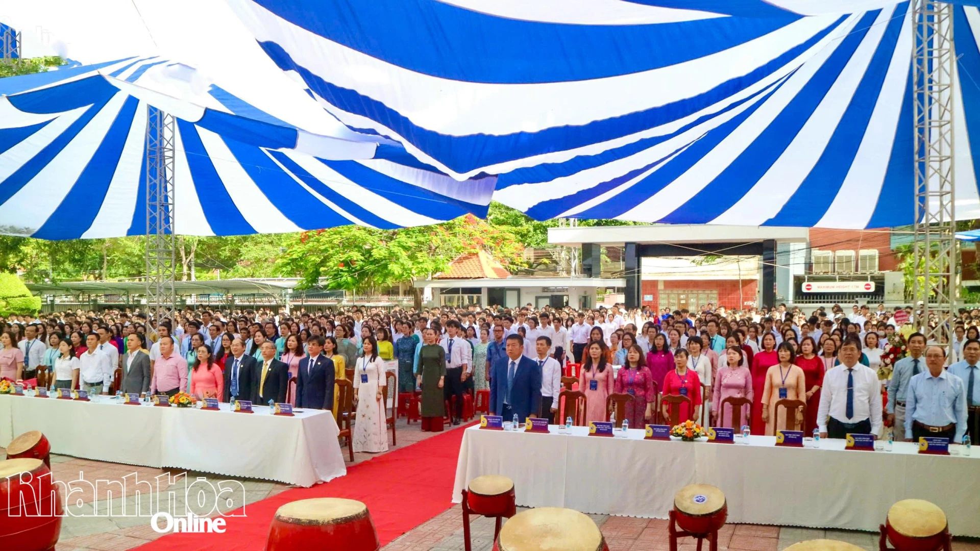 Nghi thức chào cờ tại lễ khai giảng.