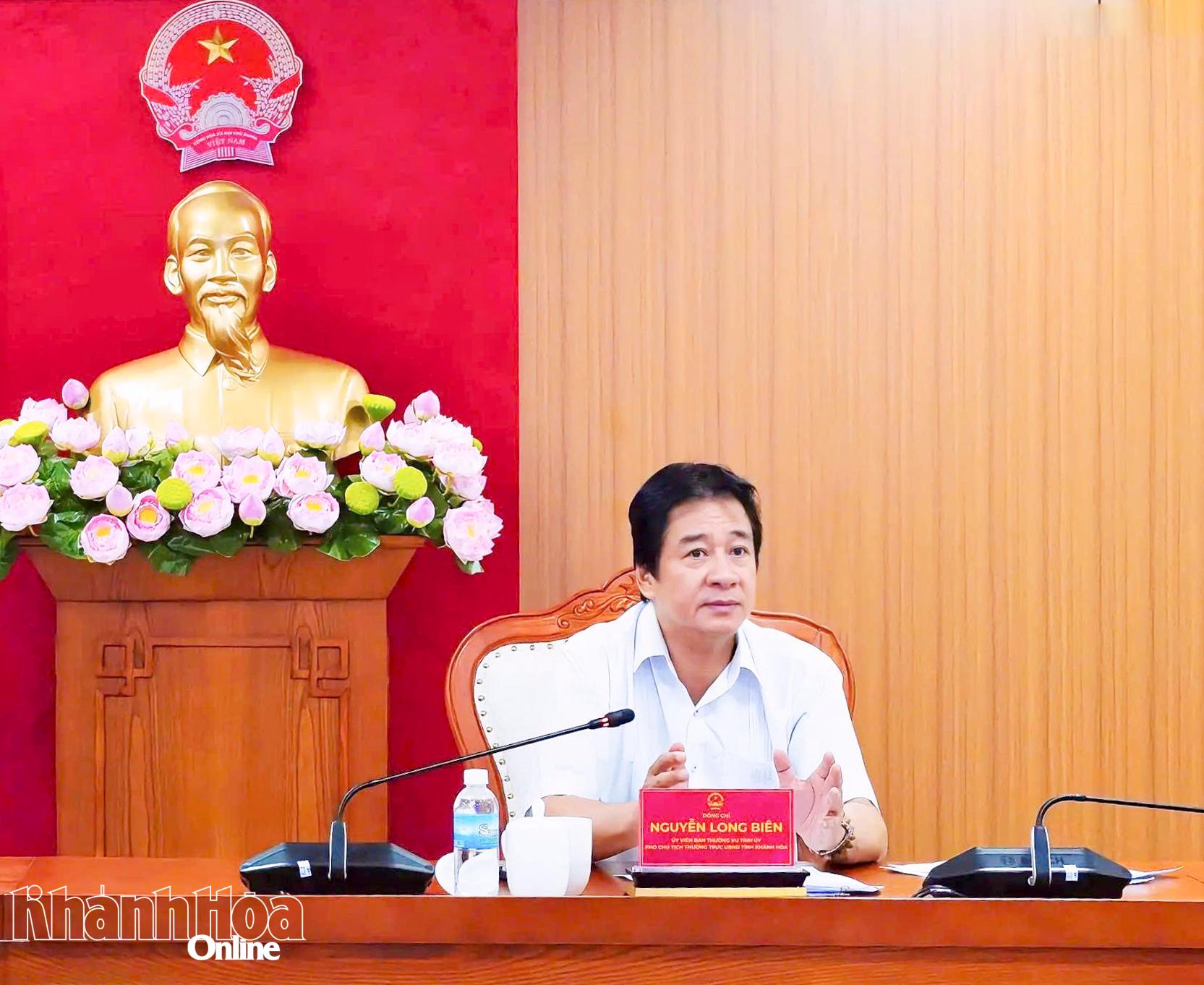 Phó Chủ tịch Thường trực UBND tỉnh Nguyễn Long Biên chủ trì cuộc họp.
