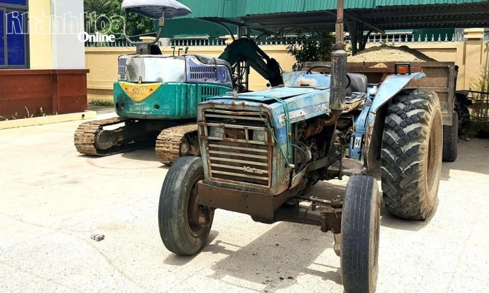Phát hiện vụ khai thác, vận chuyển cát trái phép tại phường Ba Ngòi