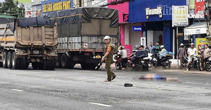 Va chạm với xe ben, một phụ nữ tử vong