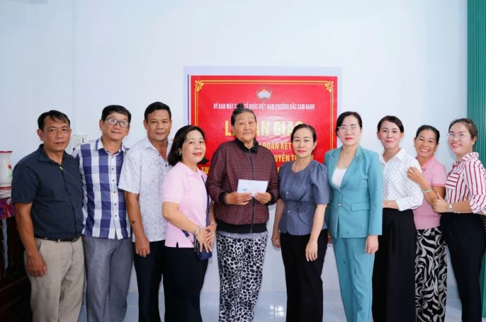 Phường Bắc Cam Ranh bàn giao nhà Đại đoàn kết cho hộ cận nghèo