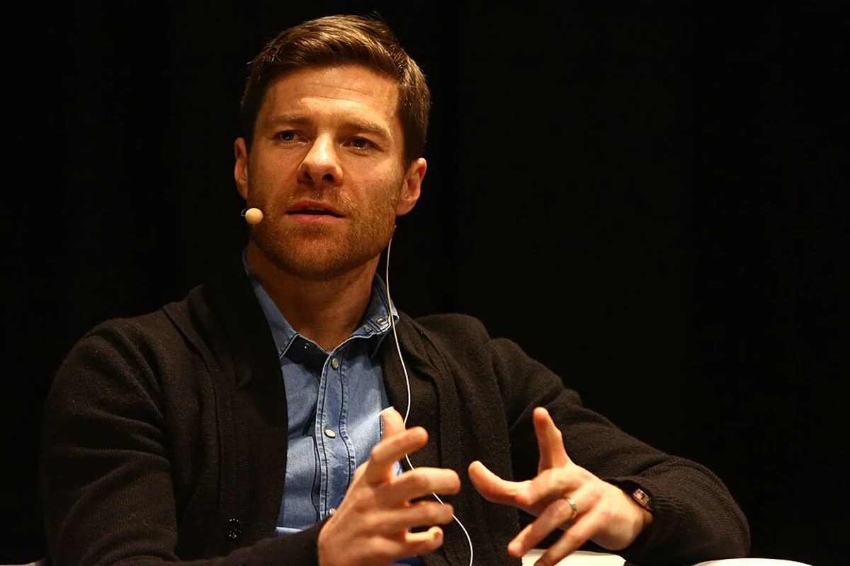 Xabi Alonso cần nhanh chóng giải quyết những vấn đề đang xuất hiện tại Chelsea. Nguồn Wikimedia Commons.