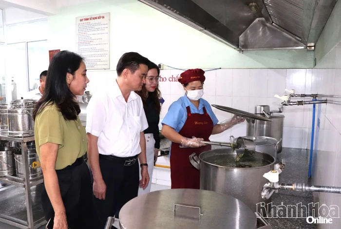 Bảo đảm an toàn bữa ăn bán trú