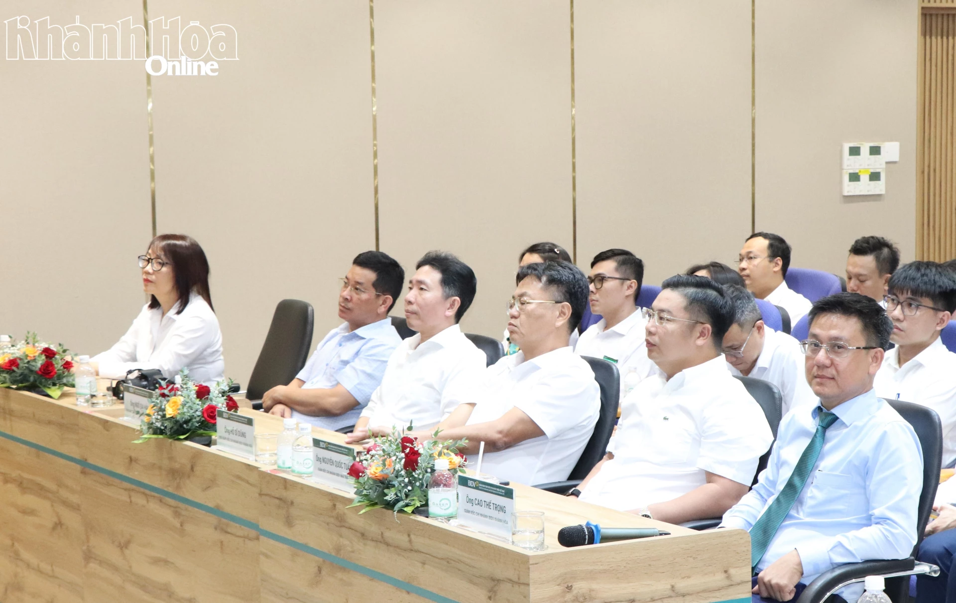 Lãnh đạo BIDV Chi nhánh Khánh Hòa, BIDV Chi nhánh Nha Trang tham dự lễ khai giảng.