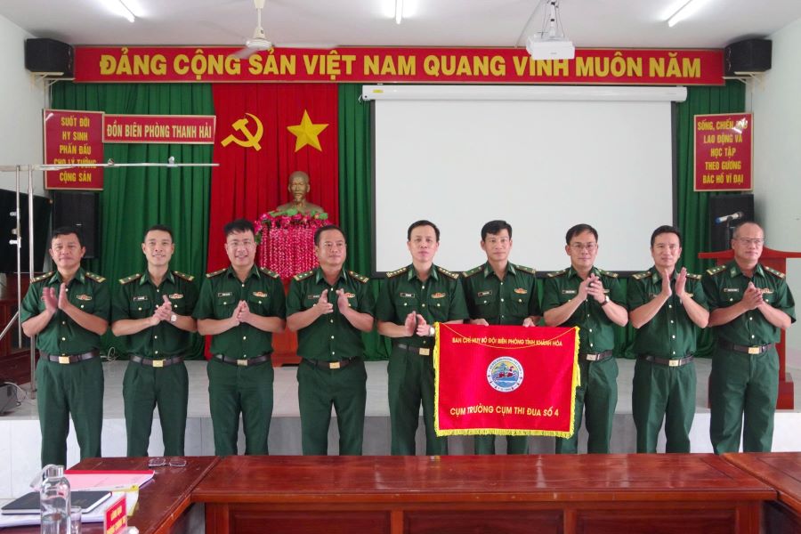 Đồn Biên phòng Thanh Hải bàn giao nhiệm vụ Cụm trưởng Cụm thi đua số 4 cho Đồn Biên phòng Đông Hải.