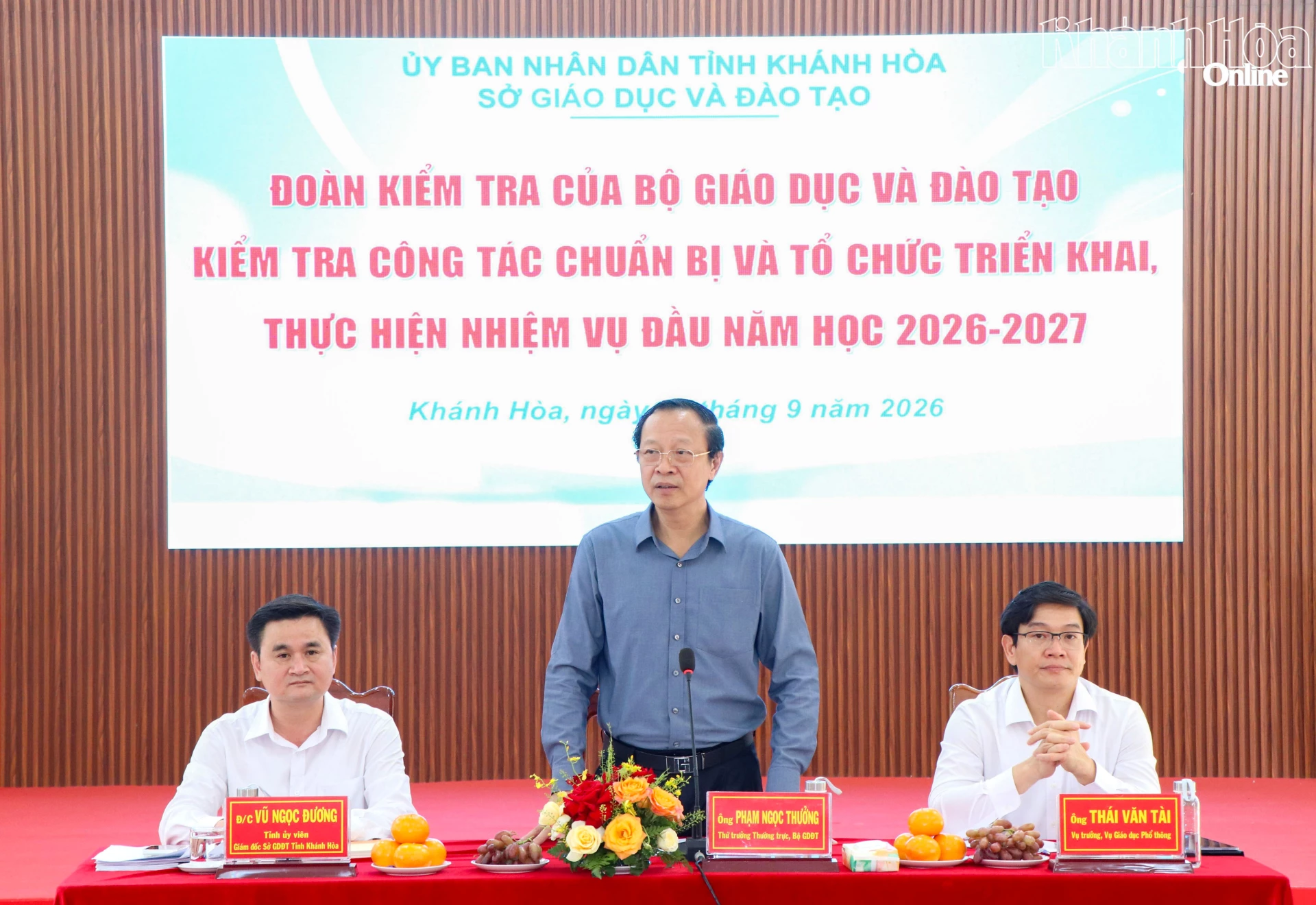 Thứ trưởng Thường trực Bộ Giáo dục và Đào tạo Phạm Ngọc Thưởng chủ trì buổi làm việc.