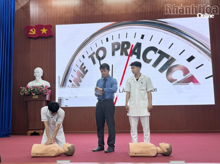 Hướng dẫn xử trí ngừng tuần hoàn hô hấp cho gần 200 nhân viên y tế