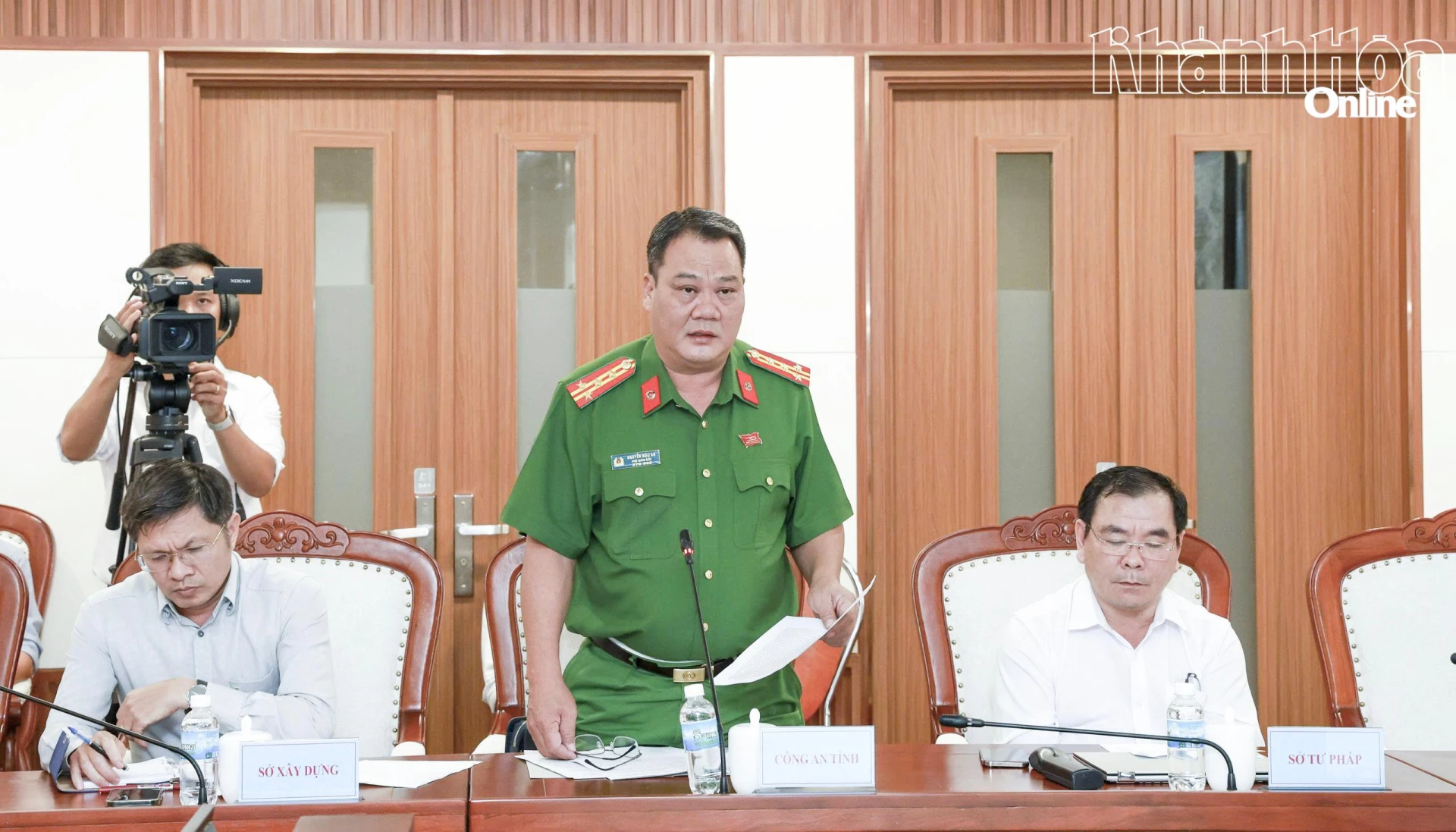 Đại tá Nguyễn Mậu An giải trình, làm rõ các vấn đề liên quan đến an ninh trật tự, an toàn xã hội.